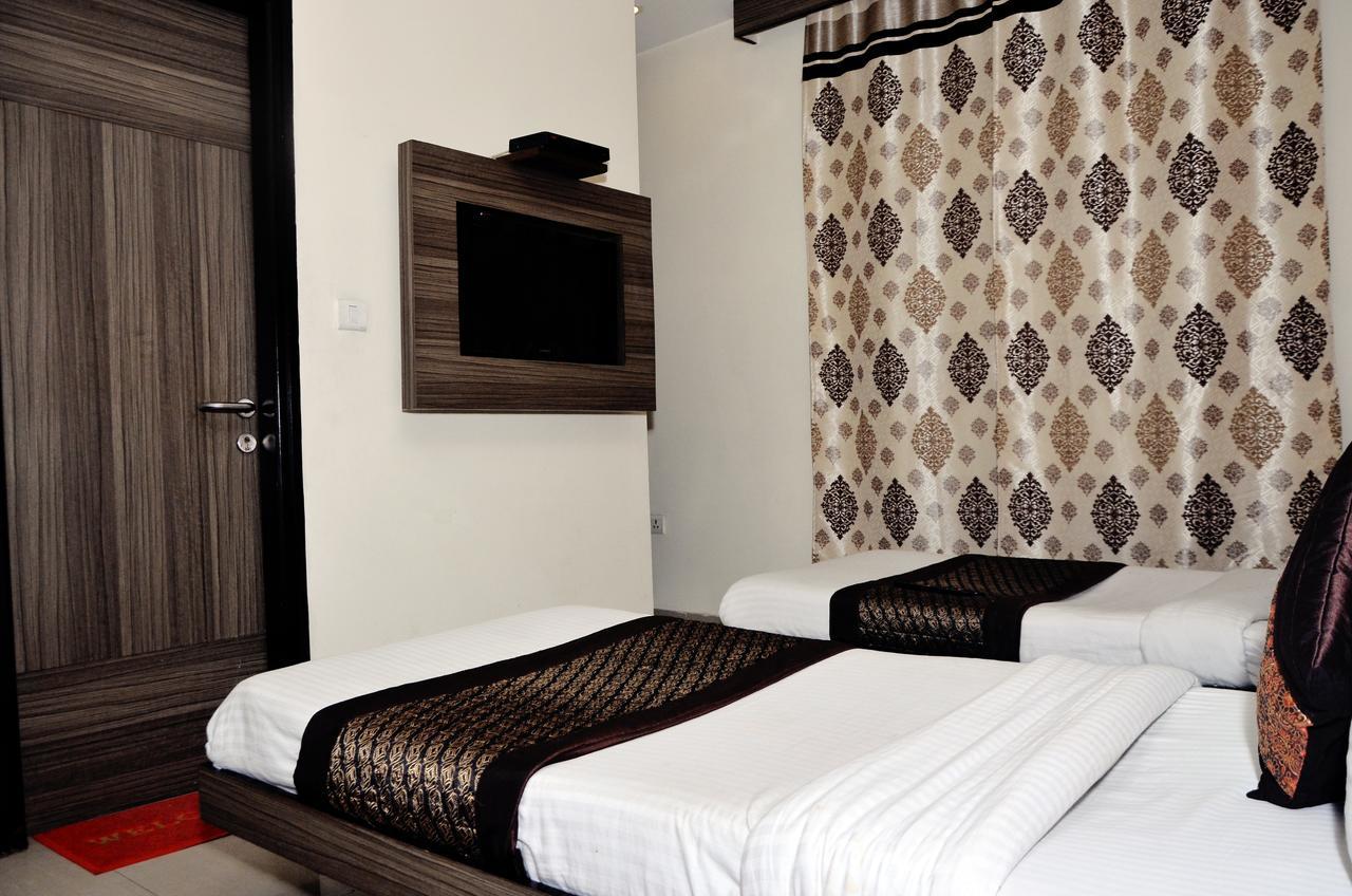 Oyo 18753 Hotel Glance Inn Nové Dillí Exteriér fotografie